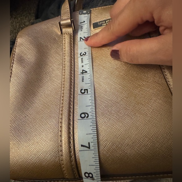 Kate Spade medium size purse, light color gold, in excellent condition - Picture 6 of 8